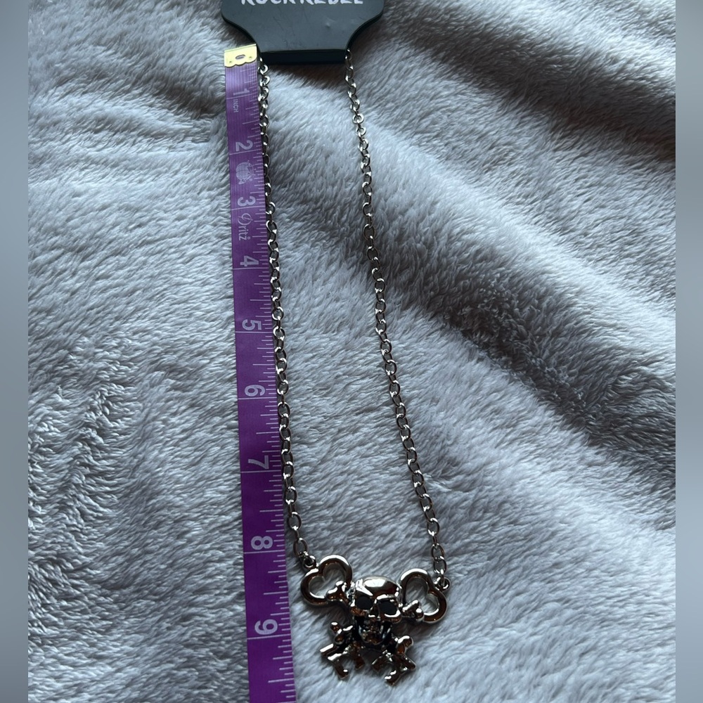 Rock Rebel Skull Key Necklace - Picture 8 of 11